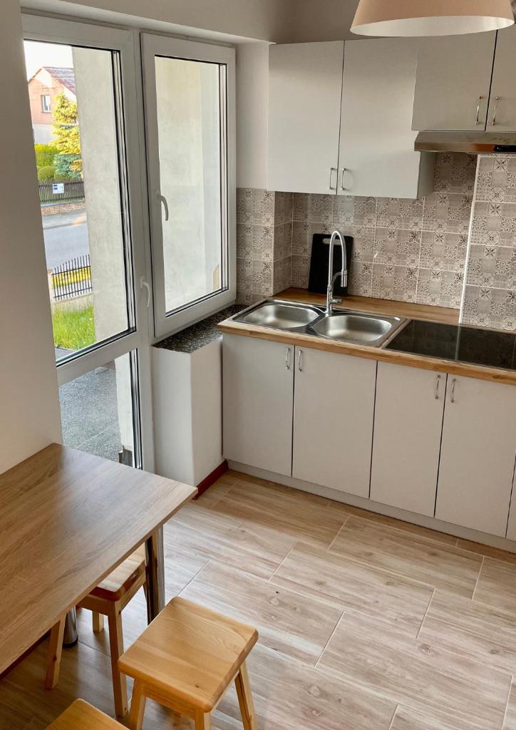 Kwatery Pracownicze Noclegi Pokoje dla uczniów Kochanowskiego photo 2