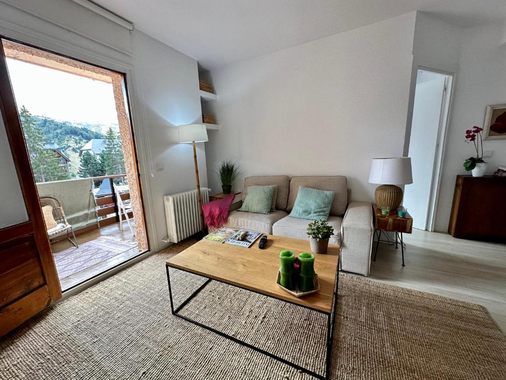 APARTAMENTO súper céntrico, con vistas a pistas y Wifi photo 4