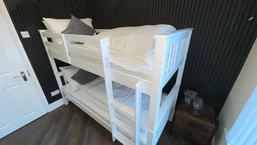 ANFIELD PLACE TO STAY Room Type - Twin Room with Shower