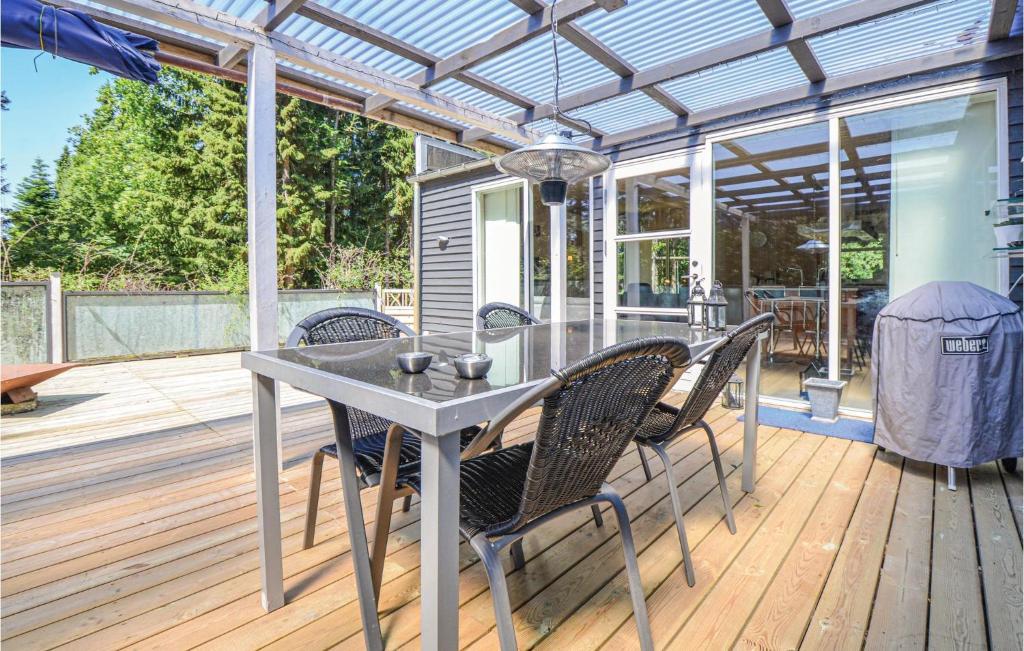 Beautiful Home In Ebeltoft With 4 Bedrooms And Wifi photo 3