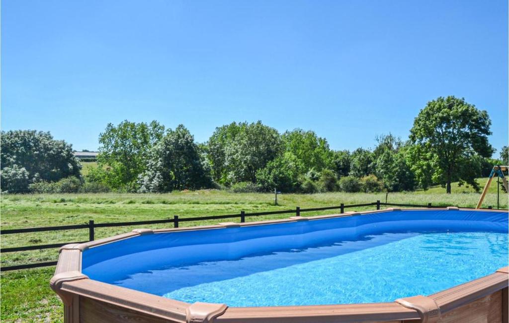 Stunning Home In Poitou Charentes With Jacuzzi, Wifi And Outdoor Swimming Pool photo 4
