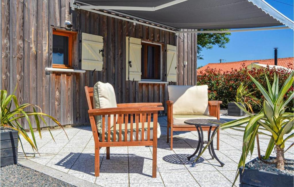 Stunning Home In Poitou Charentes With Jacuzzi, Wifi And Outdoor Swimming Pool photo 3