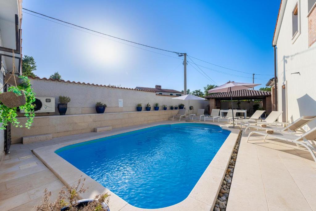 Villa Artist photo 1