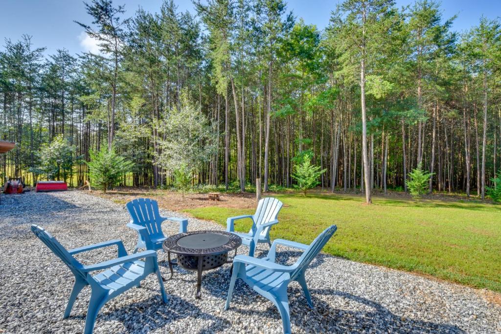 Cozy Clarkesville Getaway with Fire Pit! photo 1