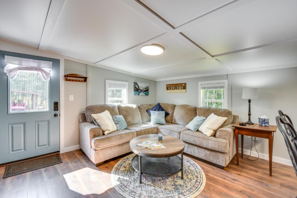 Cozy Clarkesville Getaway with Fire Pit! photo 4