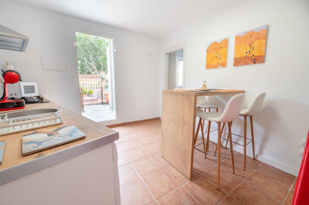 Casa "La Gata Azul" con jardín privado photo 3
