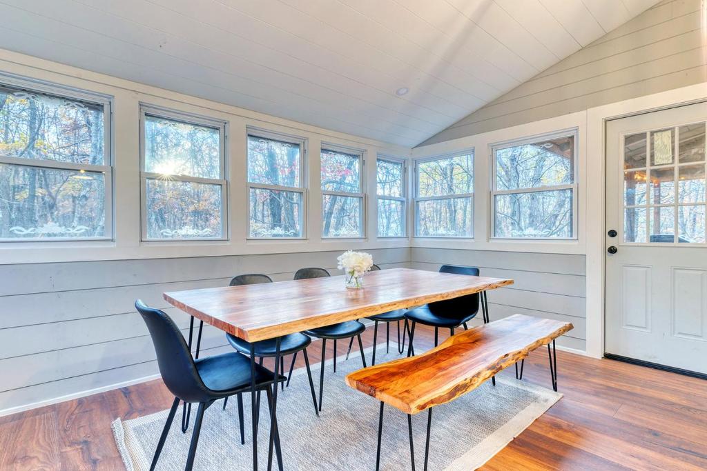 GAME ON! 5-Star HOME w Game Room, Hot Tub, Firepit photo 4