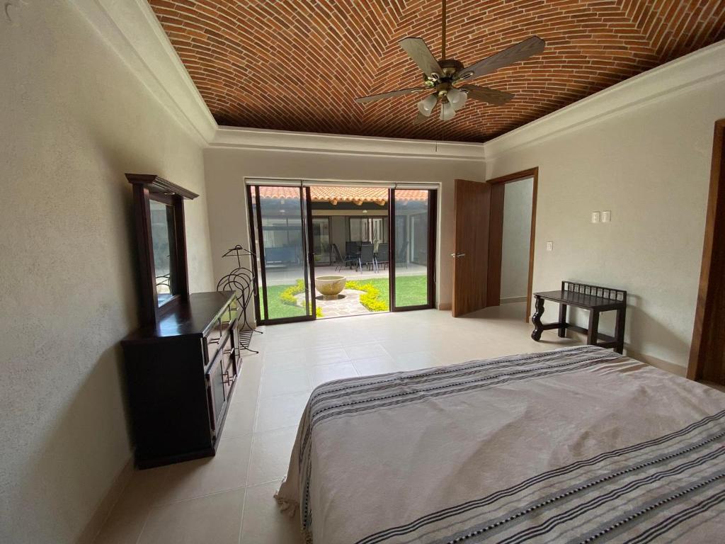 Villa acogedora con patio estilo hacienda. photo 1