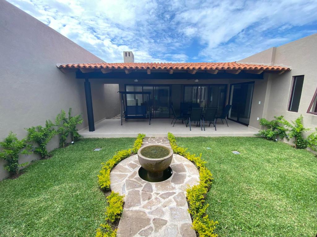 Villa acogedora con patio estilo hacienda. photo 2