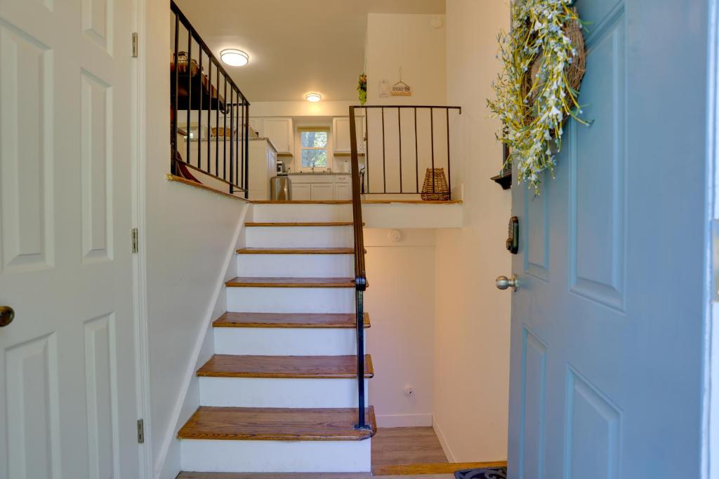 Kiamesha Lake Home with Deck, 4 Mi to Resorts World! photo 3