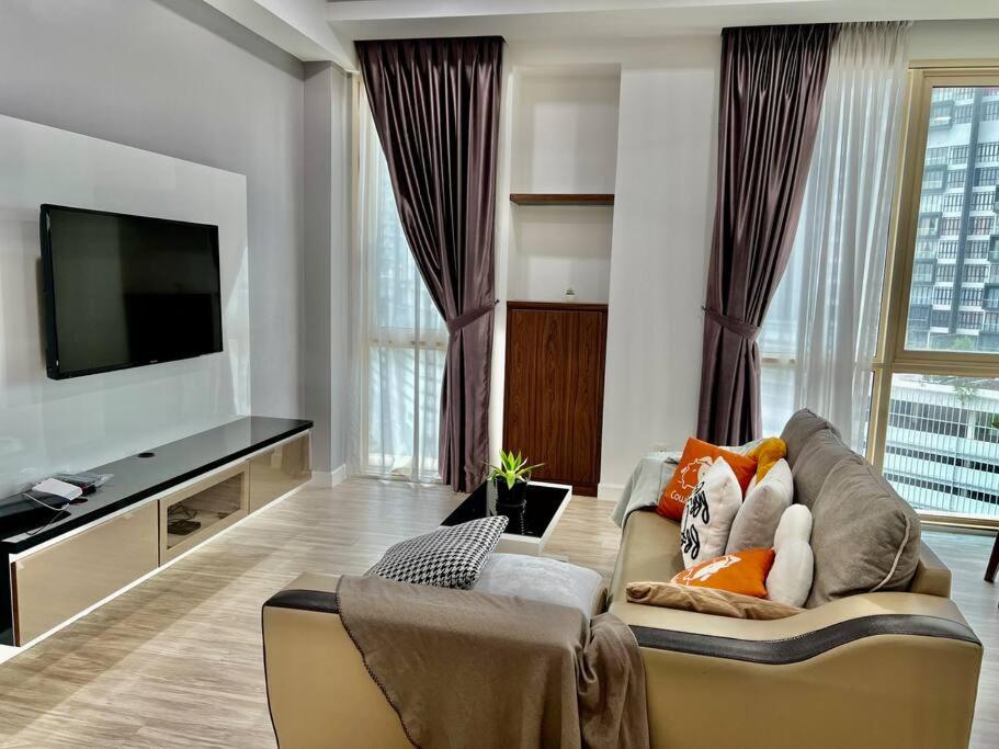 Nearest to Legoland - Comfy Home 4pax 2BR #Cowidea photo 1