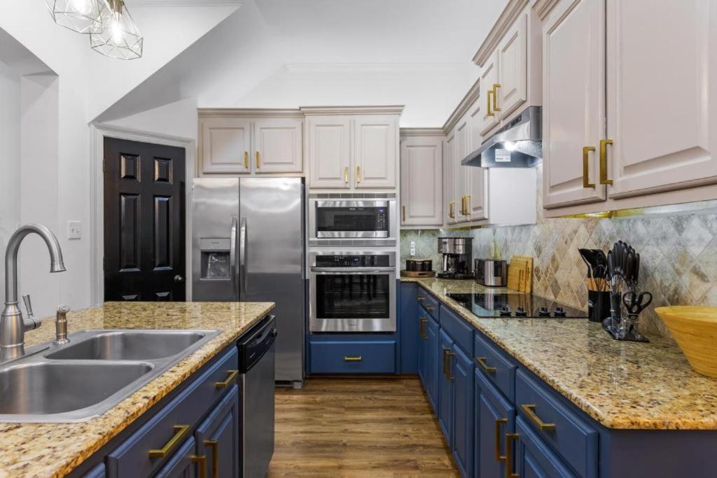 Beautiful 3bed 3bath min from LSU and Mall photo 1
