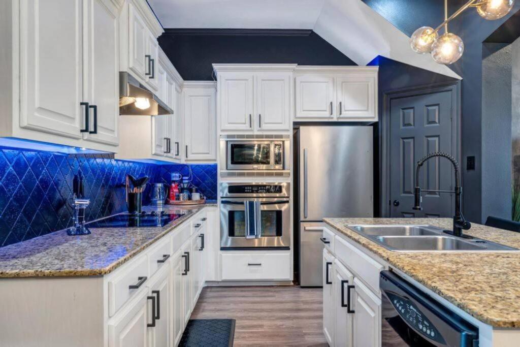 Stylish & Romantic Home, Long-term friendly, King photo 2