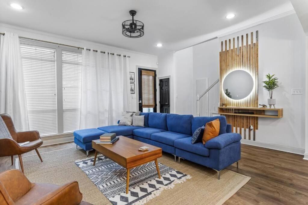 Beautiful 3bed 3bath min from LSU and Mall photo 2
