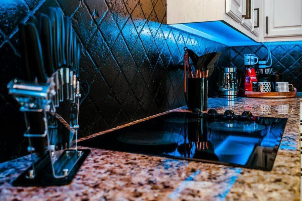 Stylish & Romantic Home, Long-term friendly, King photo 3