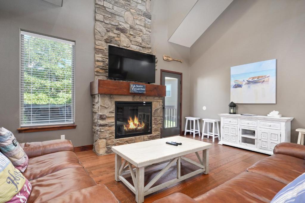 FAMILY makes this House a Home w 7 King size Beds