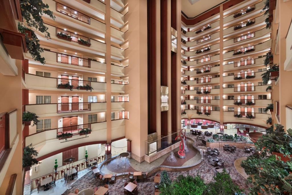 Embassy Suites Murfreesboro - Hotel & Conference Center photo 2