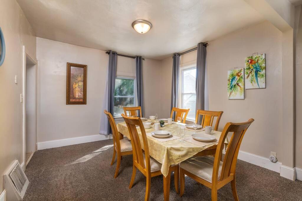 Entire house 3 bedroom Twin Cities, Specious, Entire House, AC photo 3