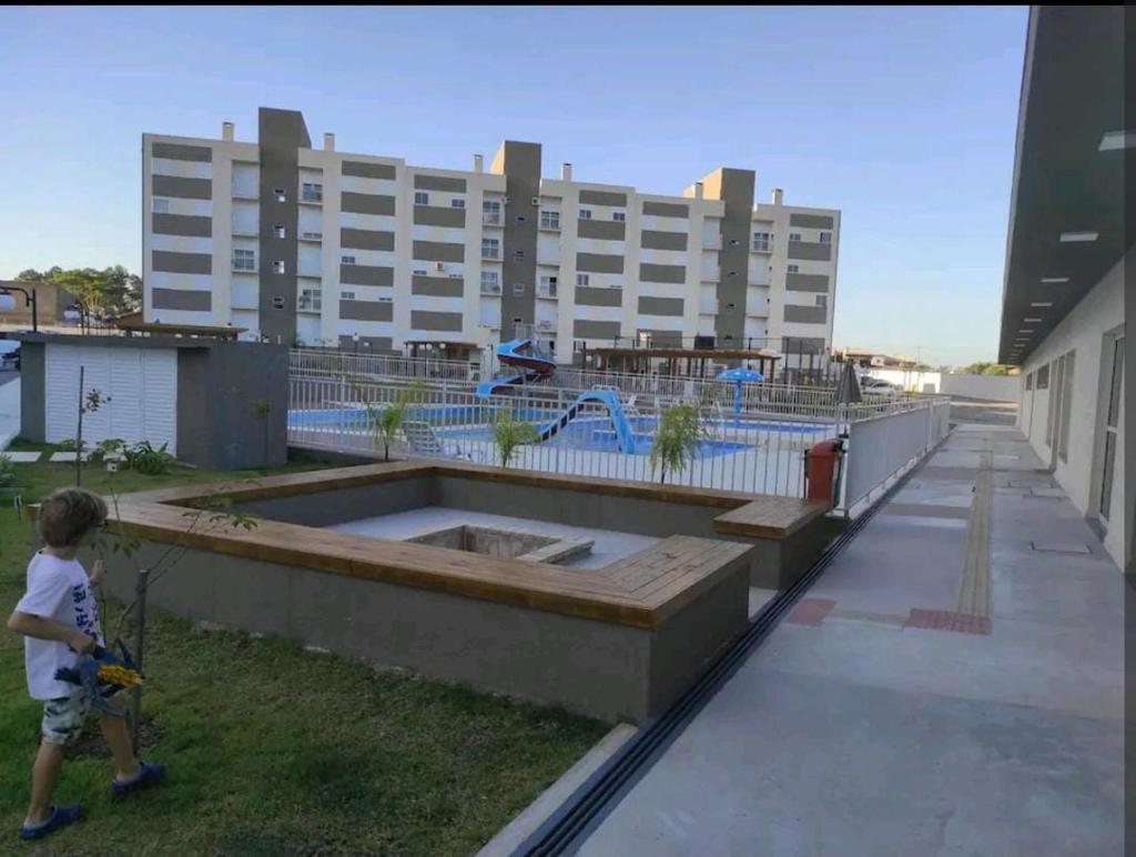 Apto novo em condomínio com ótima área de lazer e garagem photo 3