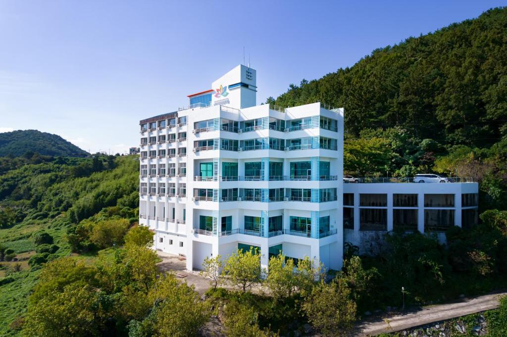 Namhae Season Hotel photo 1