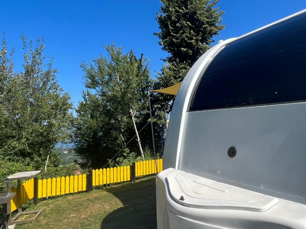 Premium Caravan photo 3