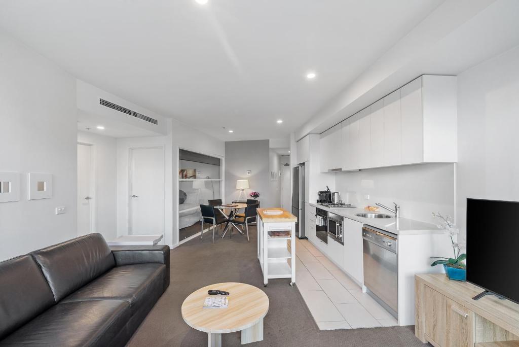 Resort Style Living Yarra Wharf photo 4