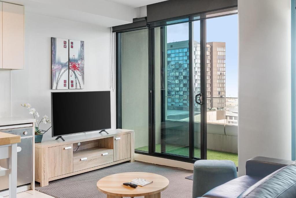 Resort Style Living Yarra Wharf photo 3