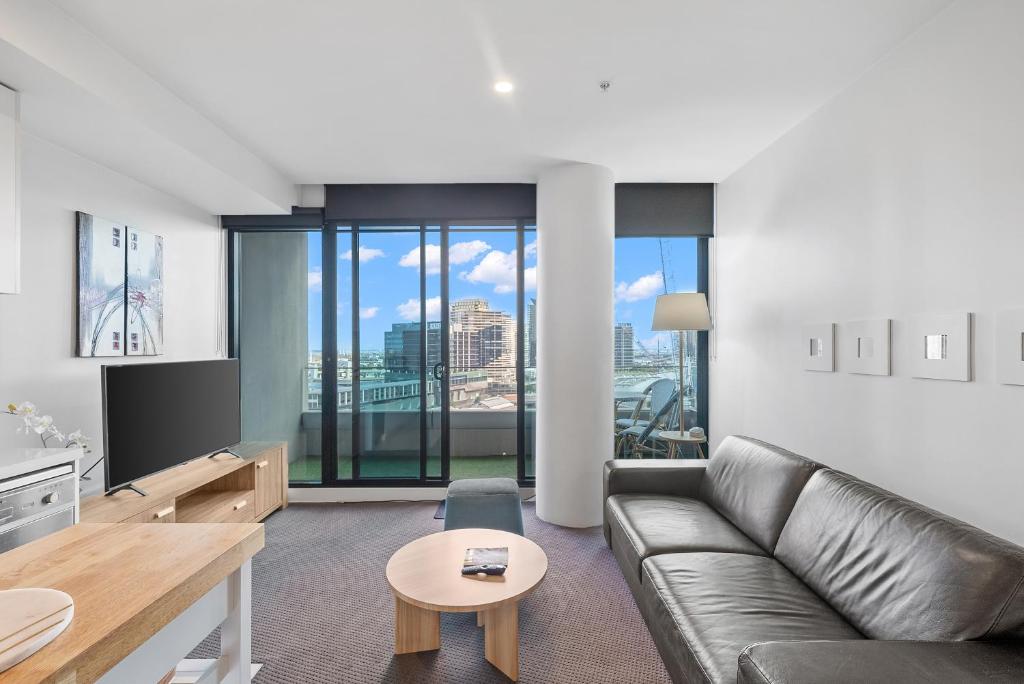 Resort Style Living Yarra Wharf photo 2