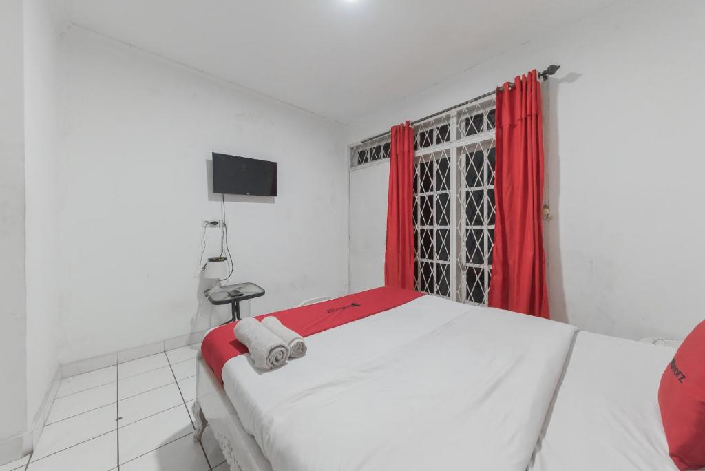 RedDoorz near Terminal Pasir Hayam Cianjur photo 4