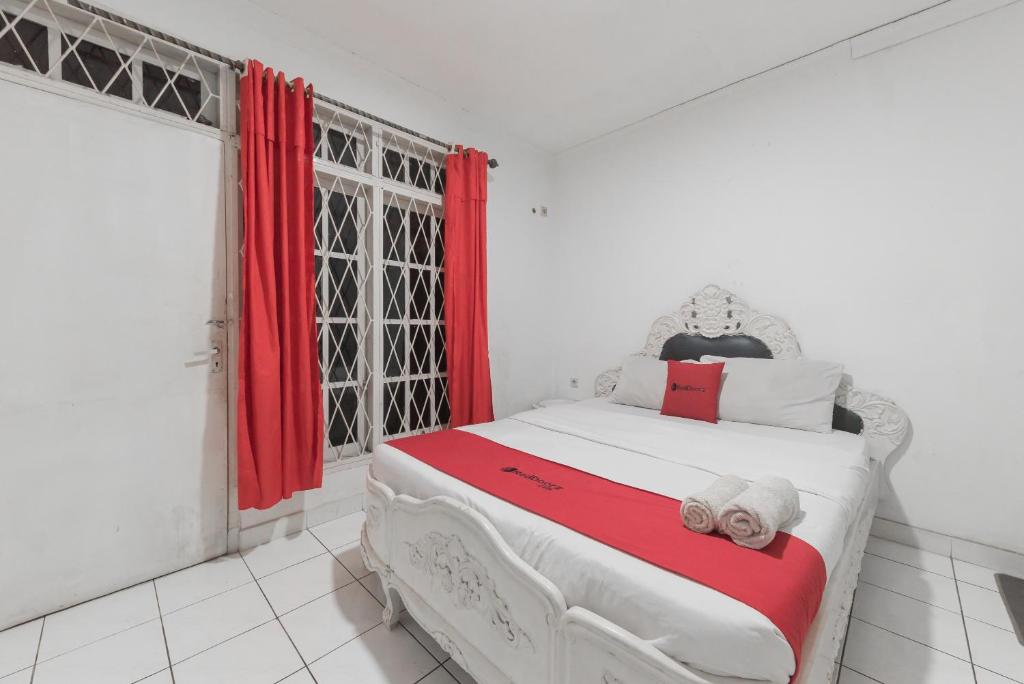 RedDoorz near Terminal Pasir Hayam Cianjur photo 2