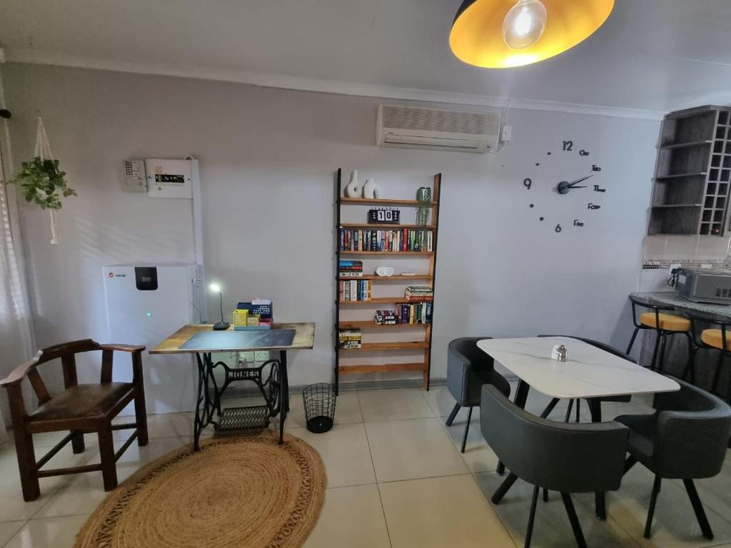 11 Debonair Self Catering Apartment photo 2
