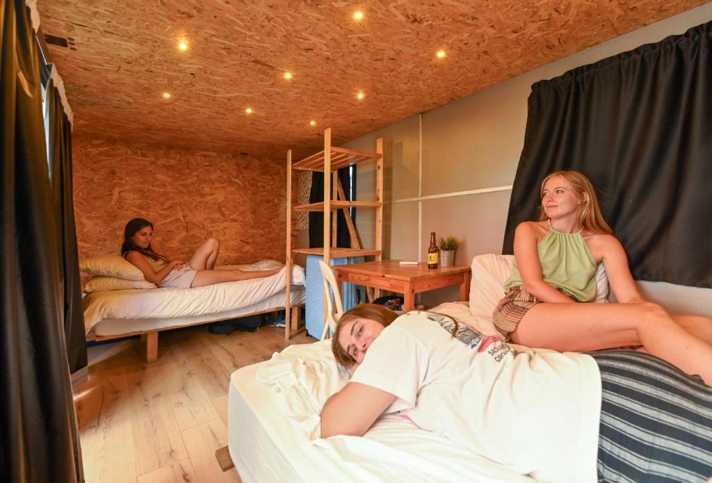 Caravan Hostel Tel Aviv By Roger Age 18-45 photo 1