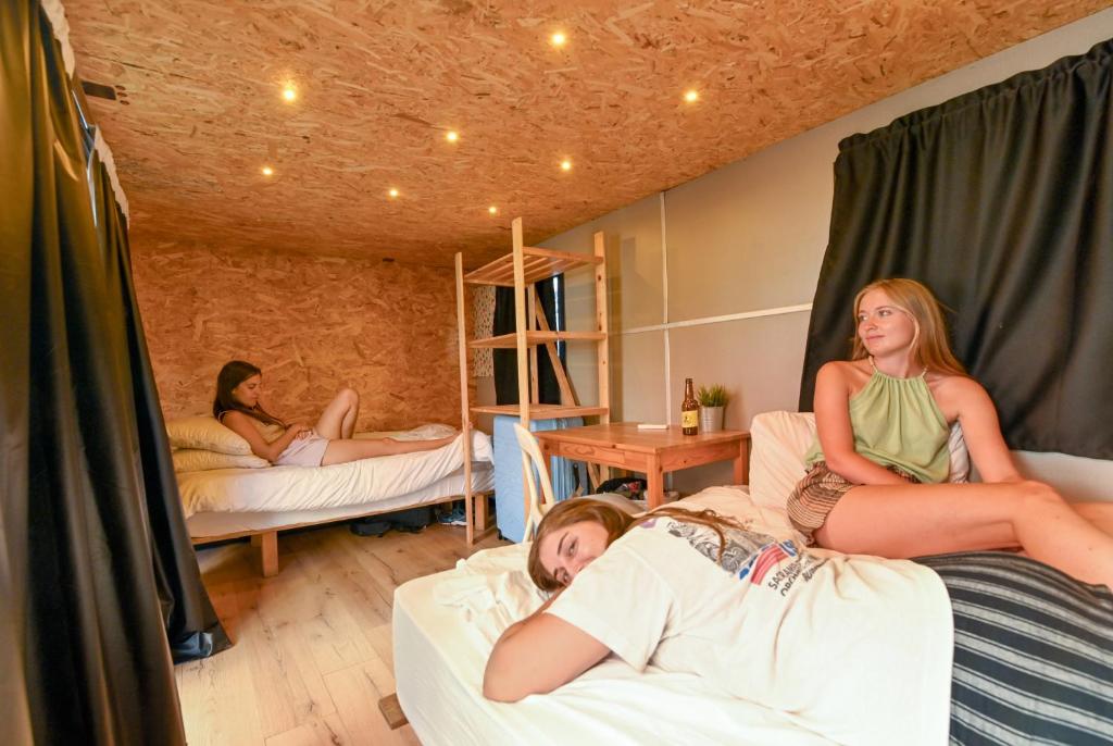 Caravan Hostel Tel Aviv By Roger Age 18-45 photo 2