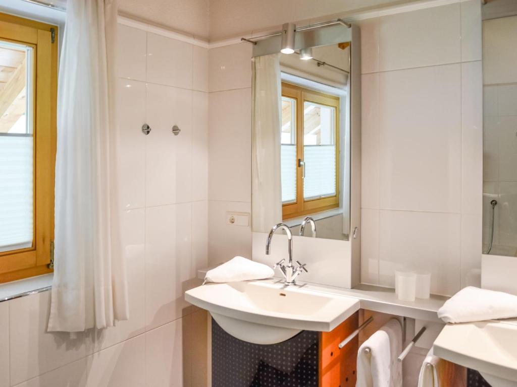 Apartment Kathrein - ISL507 by Interhome photo 1