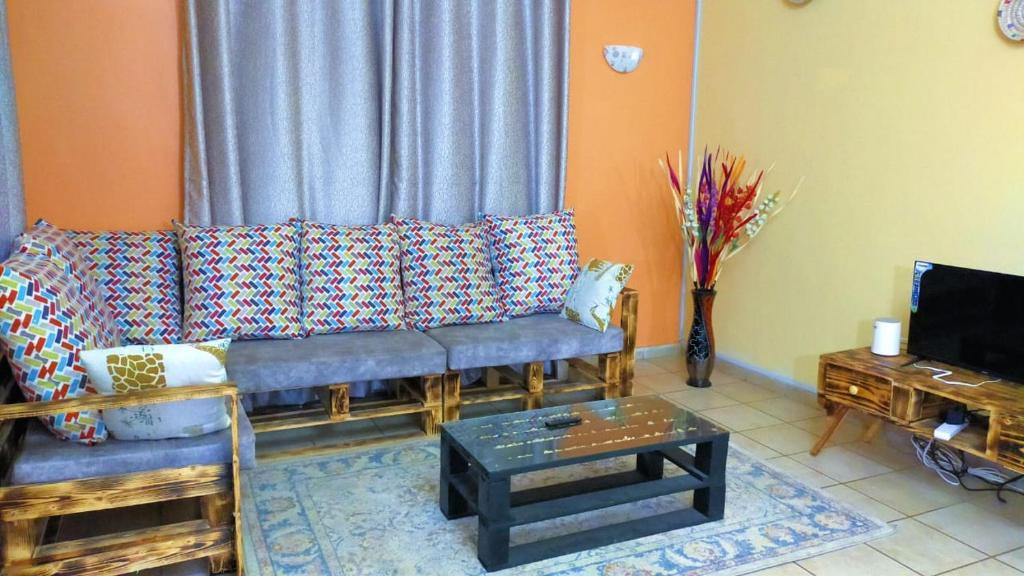 Lux Suites Mtwapa Holiday Home photo 2