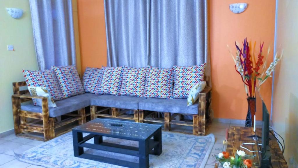 Lux Suites Mtwapa Holiday Home photo 4