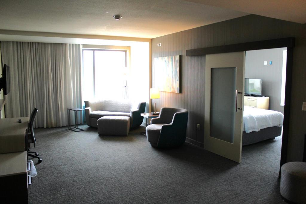 Courtyard by Marriott Muncie at Horizon Convention Center photo 1