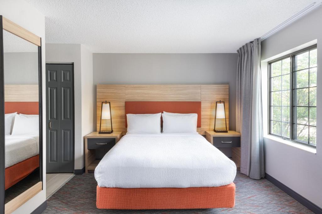 Candlewood Suites Eagan - Mall of America Area, an IHG Hotel photo 2