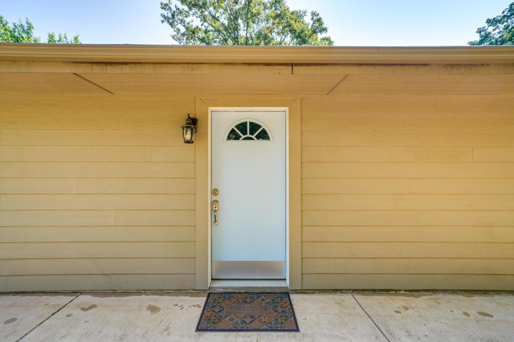 Quiet Oklahoma Studio Vacation Rental photo 2