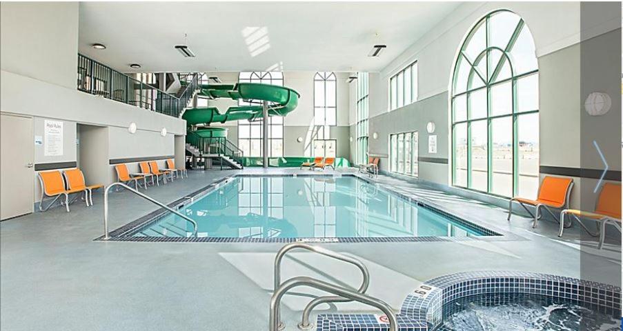 Holiday Inn Express & Suites Medicine Hat, an IHG Hotel photo 2