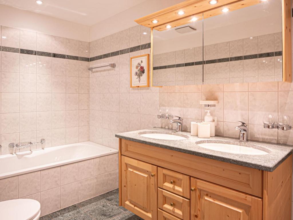 Apartment Chesa Dal Luf B1 by Interhome photo 4
