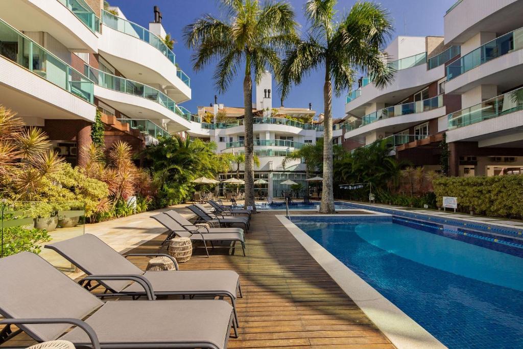 Boulevard Bombinhas 129-E - 50m do mar & Frente Avenida - Condomínio de Luxo - Piscina Climatizada - Jacuzzi - Portaria 24h photo 1