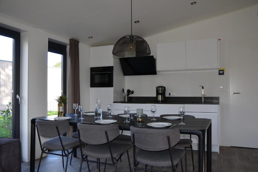 6 persoons bungalow met omheining van de tuin photo 4