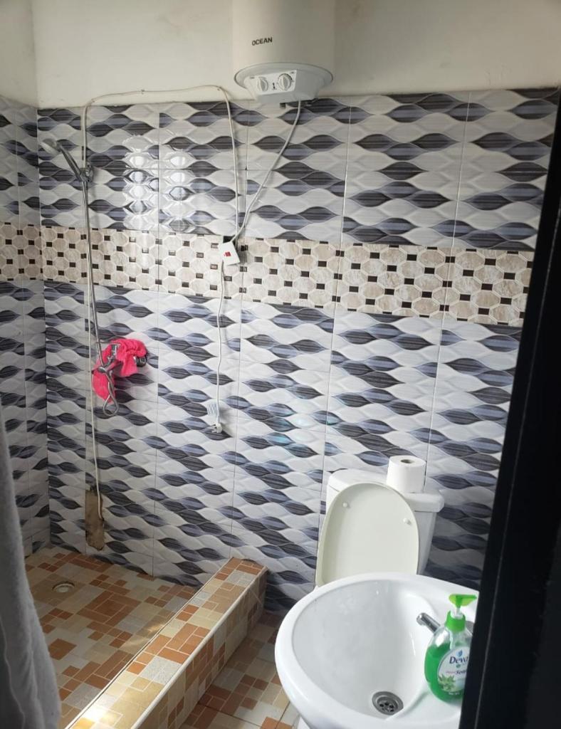 Accra Ghana Tutuwah Court photo 3