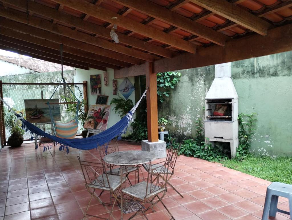 Casa à 250m praia Martim de Sá, 2 varandas, rede, jardim e wi-fi photo 2
