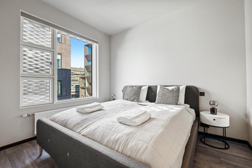 Cozy Lux 2BR & 2BA City Center with Free Parking photo 2