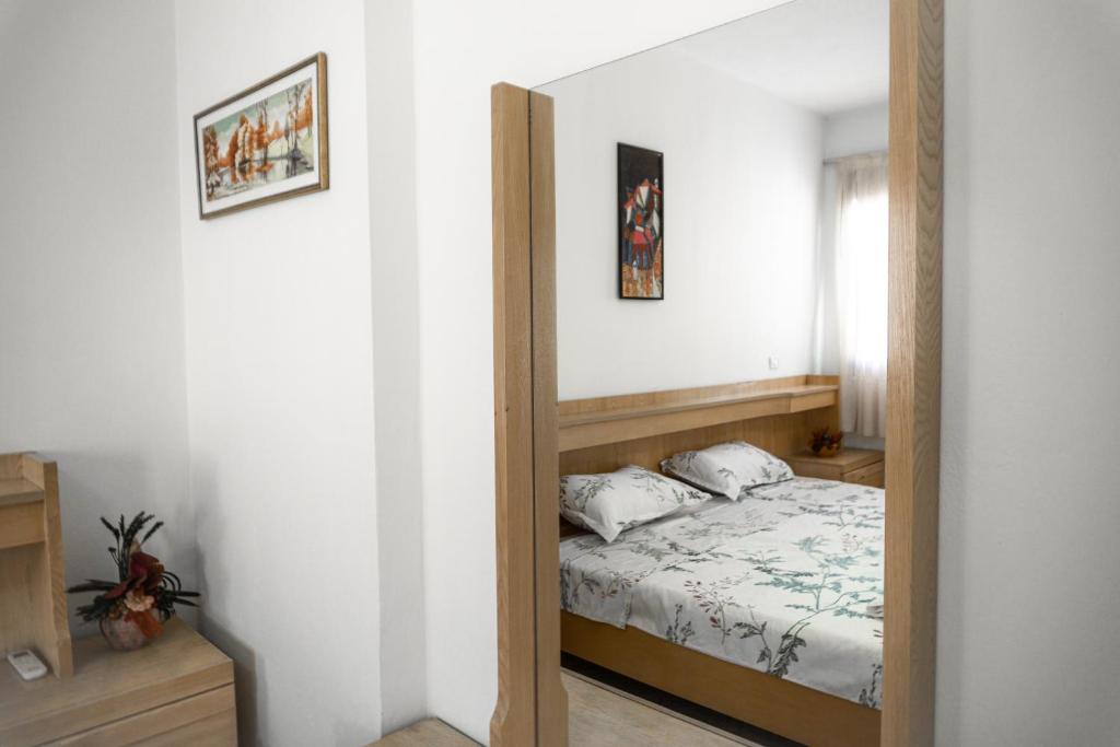 City Center Two Private Bedrooms near Scanderbeg Square on Shared Apartment photo 3