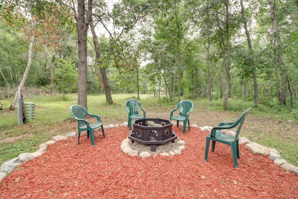 Cozy Pequot Lakes Vacation Rental with Patio photo 2