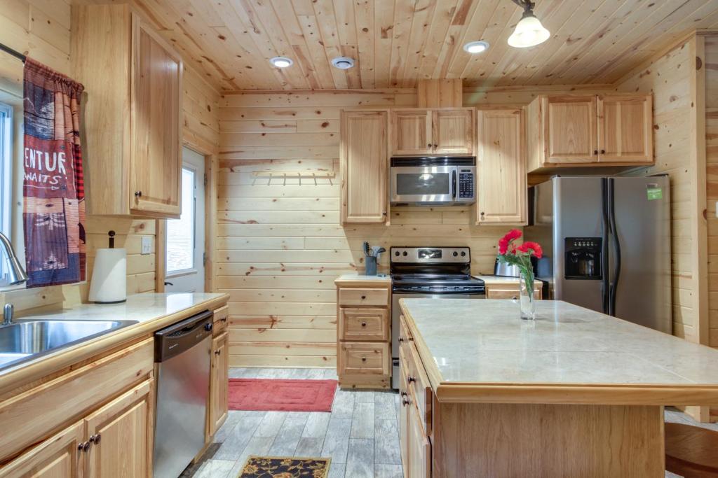 Cozy Pequot Lakes Vacation Rental with Patio photo 4