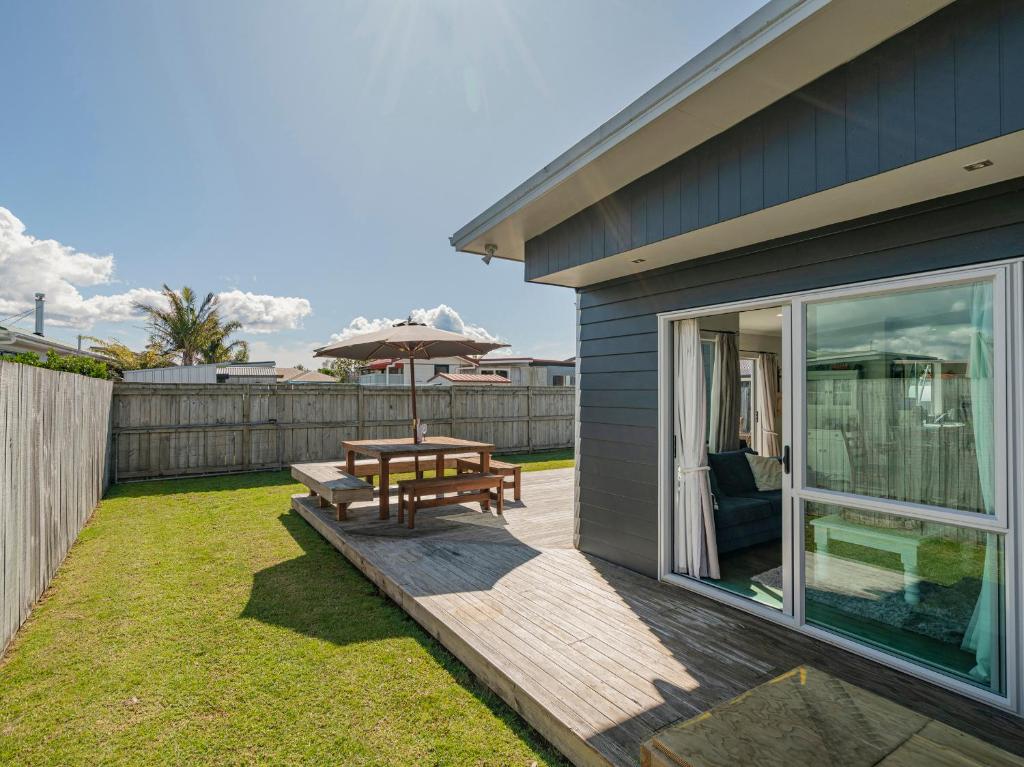 Hawk Hill Getaway - Cooks Beach Holiday Home photo 2